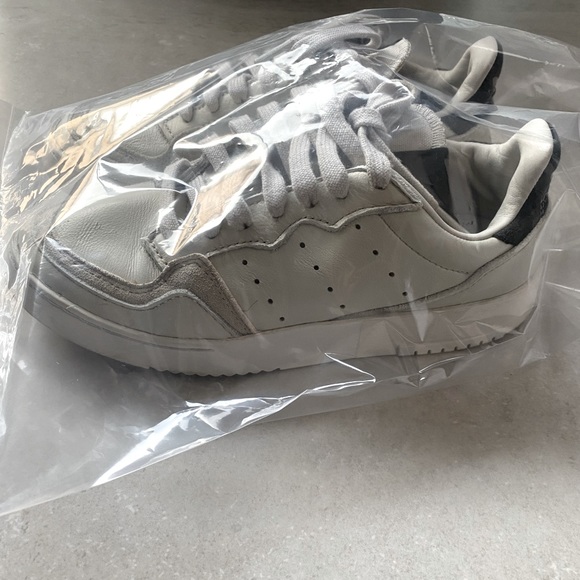 adidas Originals Supercourt Trainers in Off-White - Picture 2 of 5